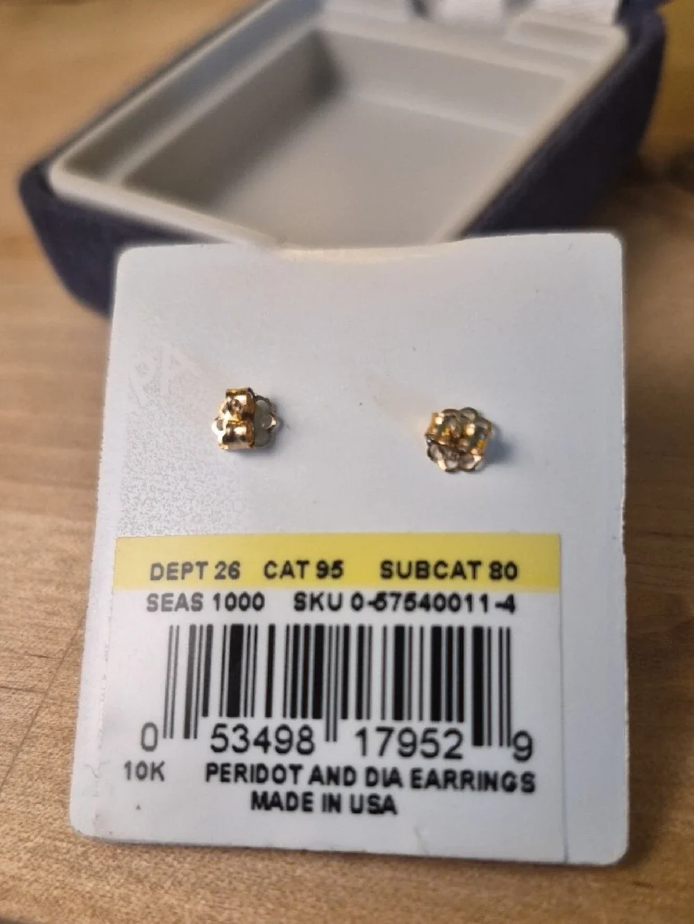 10K Peridot And DIAMOND Stud Earrings - Picture 4 of 6